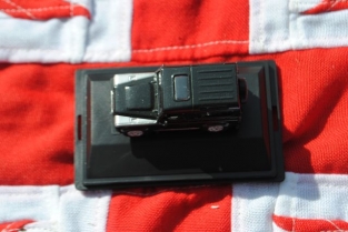 76LRDF006 Land Rover Defender 90 Station Wagon Santorini Black